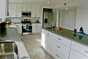 Smoke Quartz Kitchen with Solid Brand Shaker Cabinets