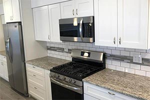 Shaker White Cabinets & Cecilia Light Granite